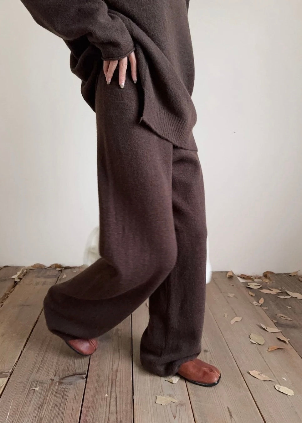 V-neck knit set — Mocha