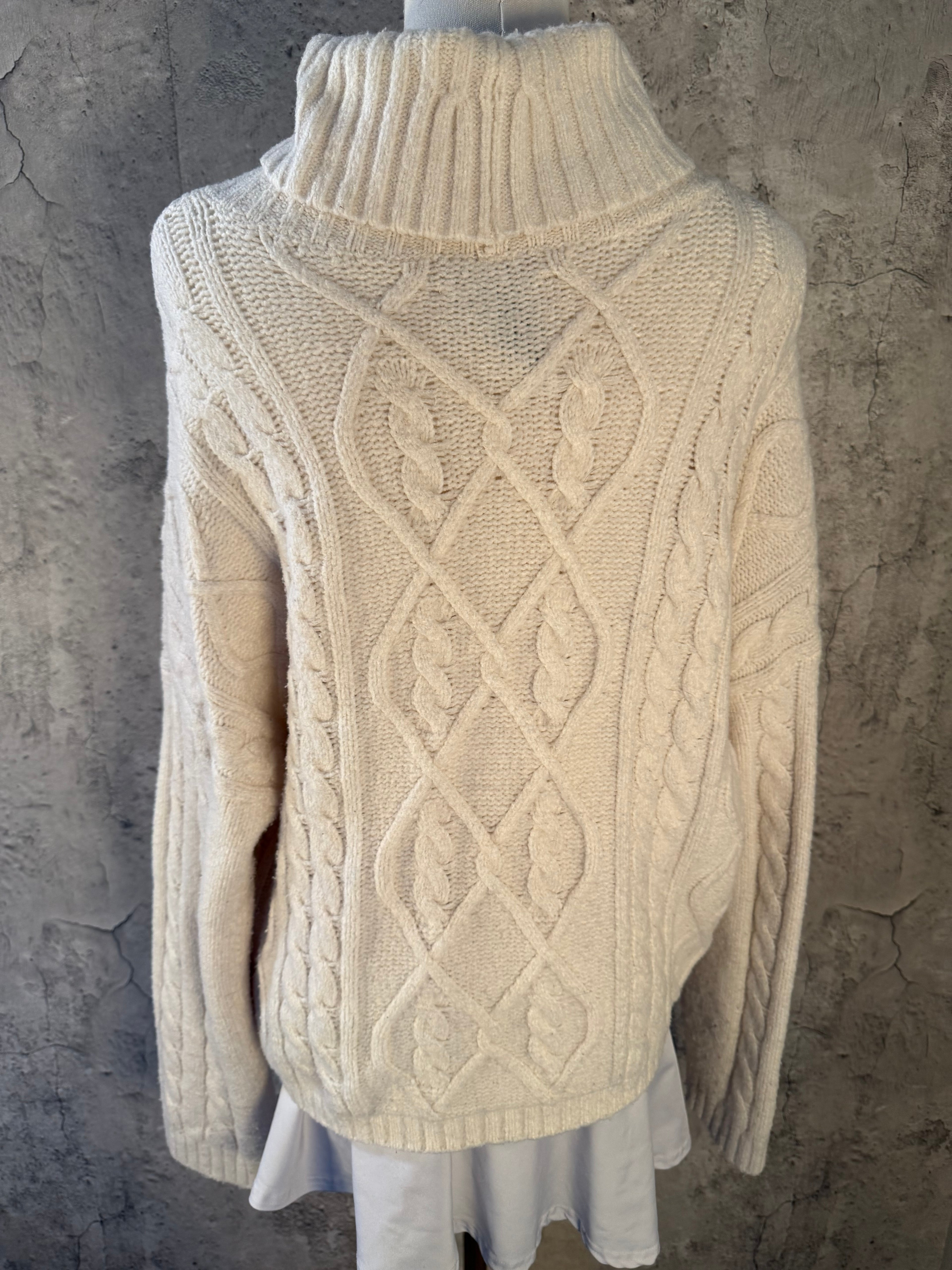 Abercrombie & Fitch turtle neck